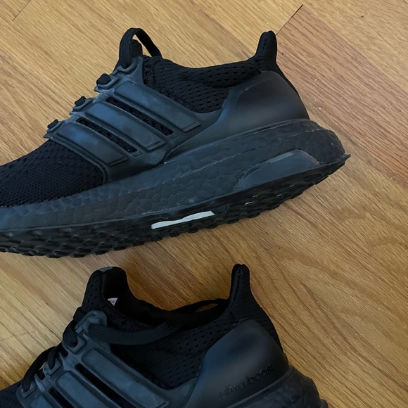 Adidas Ultraboost 1.0 running shoes 👞 in black 😊❤️ - Picture 2 of 6